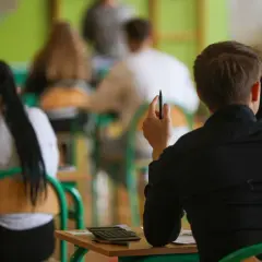 Ile trwa egzamin zawodowy teoretyczny i co warto wiedzieć?