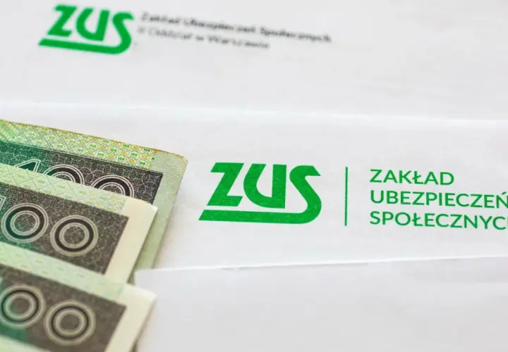 Pieniądze i dokumenty ZUS. Dowiedz się, ile wynosi renta częściowo niezdolny do pracy.