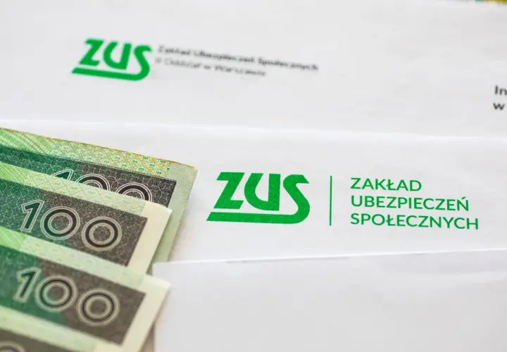 ZUS i polskie banknoty 100 zł.