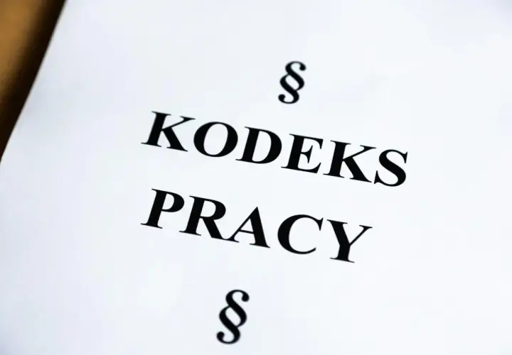 Kodeks Pracy. Dokument prawny, który chroni pracownika, zwłaszcza w okresie ochronnym przed emeryturą.