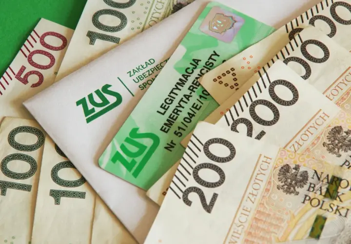 Pieniądze i legitymacja ZUS. Dowiedz się, jak długo przysługuje renta rodzinna wdowie.