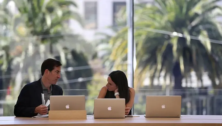 Ile zarabia pracownik Apple w Polsce? Zaskakujące fakty o pensjach