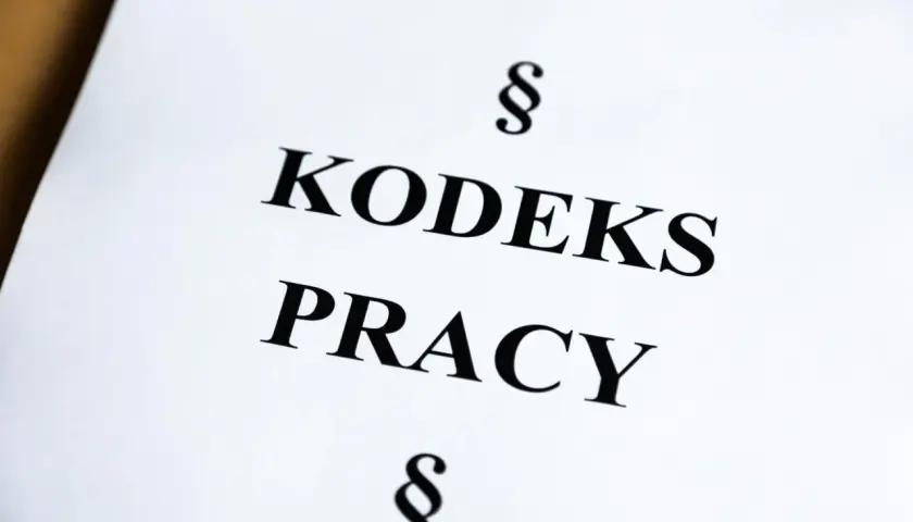 Kodeks Pracy. Dokument prawny, który chroni pracownika, zwłaszcza w okresie ochronnym przed emeryturą.